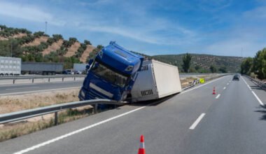how a houston truck accident lawyer can maximize your settlement
