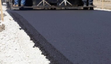 hire the right asphalt contractors in melbourne to reap the amazing benefits of asphalt driveways