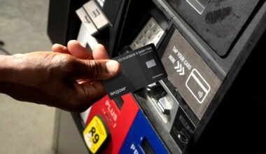 exploring how fuel cards simplify fleet expenses