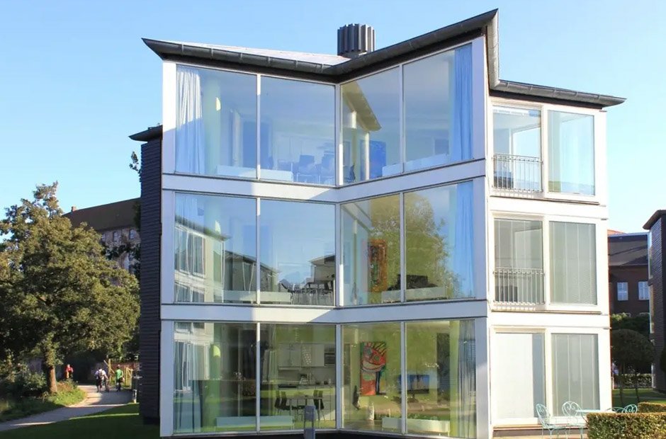 creative ways to use glass in modern architecture