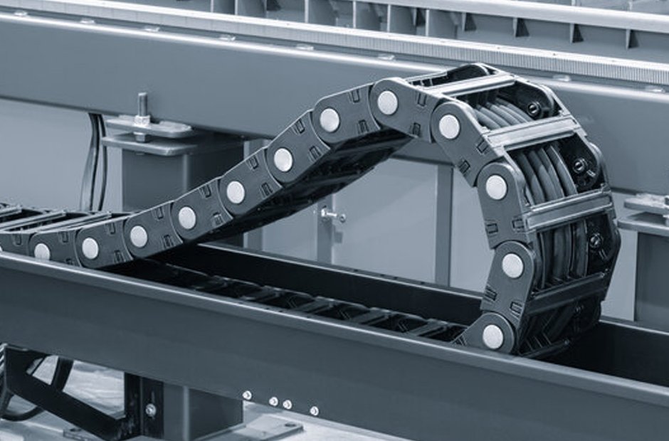 how custom cable carriers improve machine efficiency