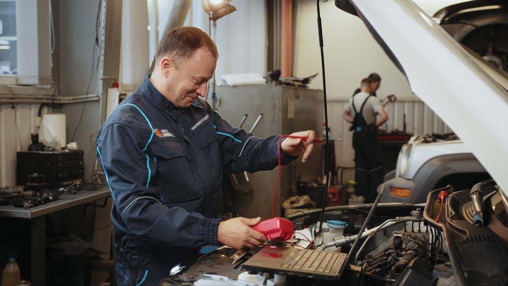 signs your car battery is failing and how to test it locally 1