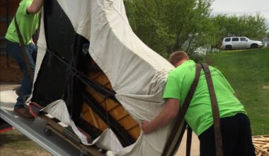 choosing a piano mover
